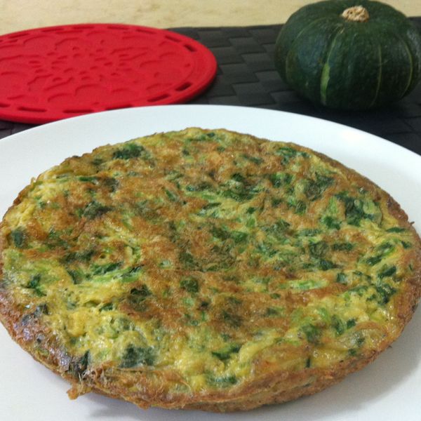 熱鍋熱油後轉成小火再倒入蛋汁慢烘成金黃色.