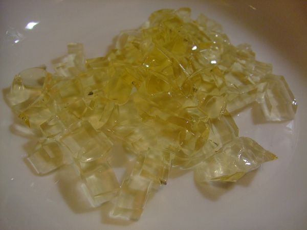 將市售手工愛玉切小丁