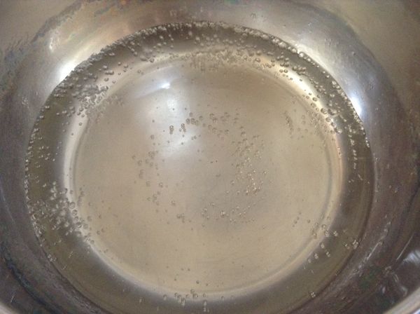 加熱至水沸騰。