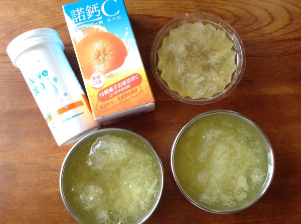 將Ｃ果凍液放進模型中，放進冰箱約5分鐘就能成型。