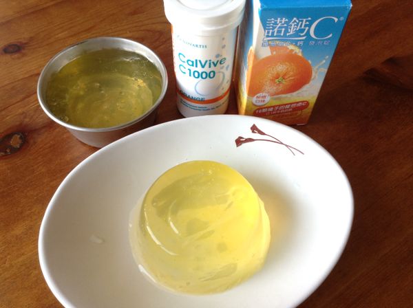 不管是放在模型中食用，或是倒進盤中都很不錯，倒出來很可以看見小孩喜歡的直升機圖案。