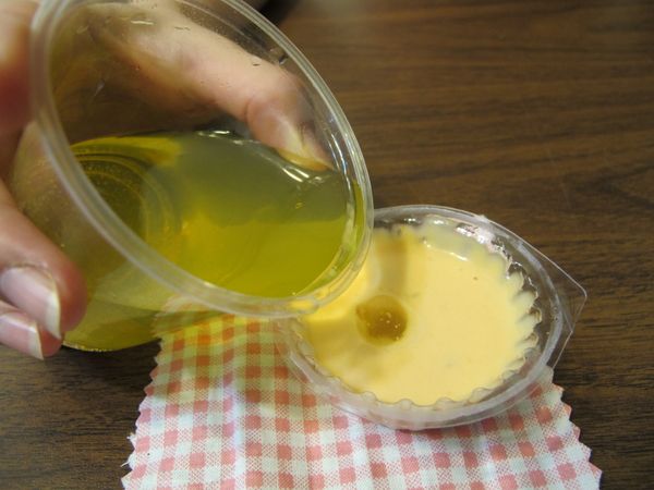 加到千島醬活是和風醬，我今天想吃比較油膩的（掩笑）