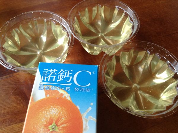 攪拌均勻後,放進模型,放進冰箱