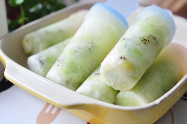 想加任何水果都可以，也可以做成每一支都不同口味的冰棒!