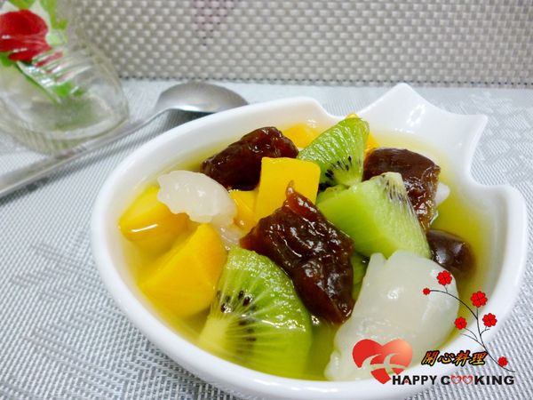 加入切丁的水果和粉粿就完成了,喜歡甜可加適量蜂蜜