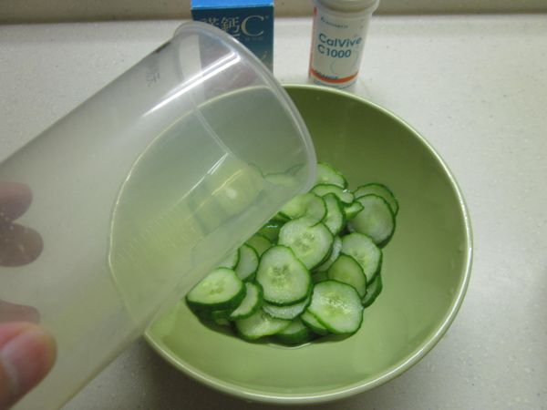 再加入糖.白醋(酸甜程度視個人口味增減)及作法2.