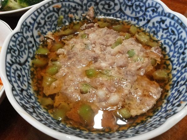 外鍋1杯水，跳起後~絲瓜蒸肉就可上桌囉^^~