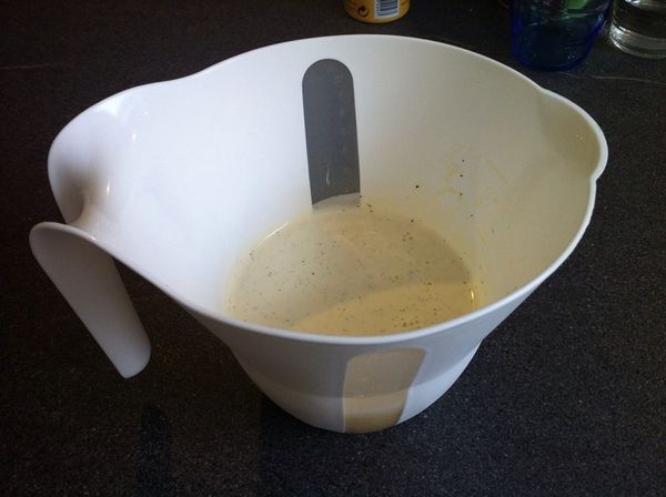 塔皮放在冷凍庫的同時，製作布丁液，製作方法請參考法式焦糖烤布蕾 http://icook.tw/recipes/77582