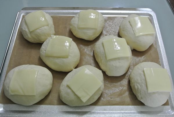 麵包表面可以放上起司片