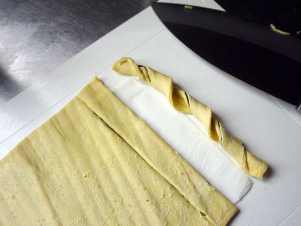 切成適當的大小，然後捲捲兒

(細的比較酥脆，喜歡有口感切粗一點)