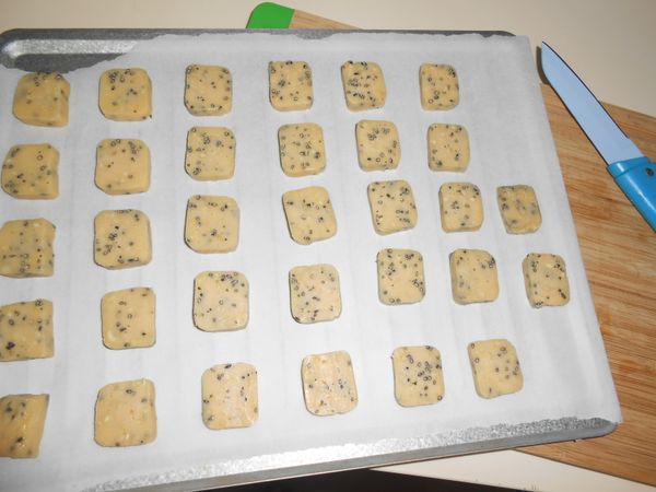 以上材料切好差不多一盤就可以烤完，平時要吃多少就切多少，剩的繼續凍起來就好了。