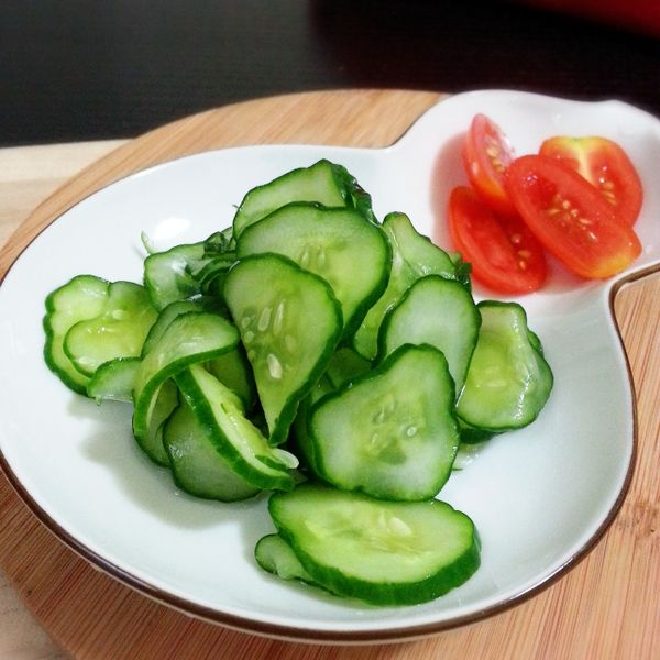 搭配小黃瓜更清爽，做法如下https://icook.tw/recipes/82097