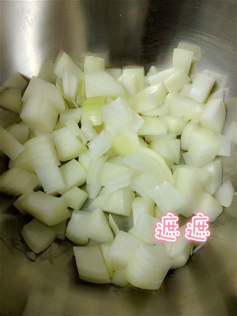 洋蔥洗淨後切成小塊
