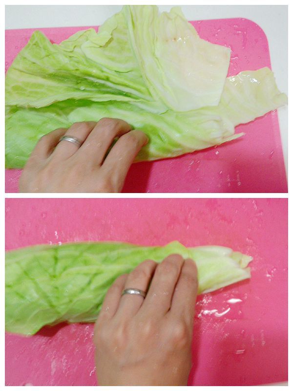 再將高麗菜順著它的紋路捲捲捲