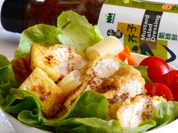 雞肉切片擺盤, 撒上起士片,淋上芥末脆鮮綠醬