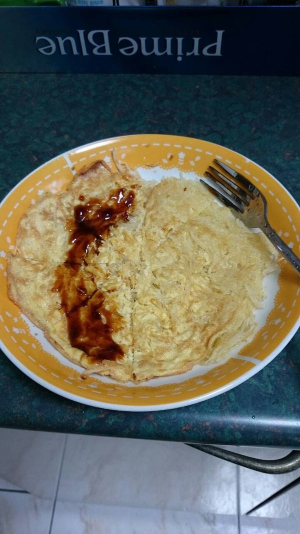 煎好就可以上盤了~ 切好~上醬油膏(一邊原味 一邊醬油膏味) 完成~~