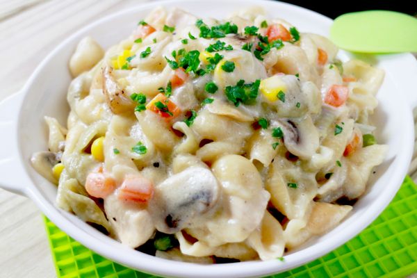 30分鐘後，Q彈的白醬義大利麵就可起鍋了。烹調結束時，『飛利浦微電鍋』會發出嗶嗶提醒音通知您完成，若沒理會它，會很貼心的自動轉為保溫功能，讓您不會吃到冷的食物唷！