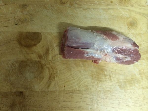 將豬小里肌肉切成適合的厚度。
(想要有口感所以大約1.5公分左右)