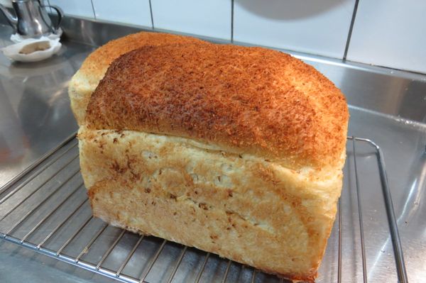 出爐後，立刻倒模放涼