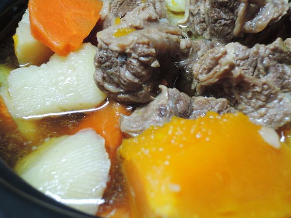 所有的食材都燉煮得很鬆軟，很好吃的一道料理喔!!!