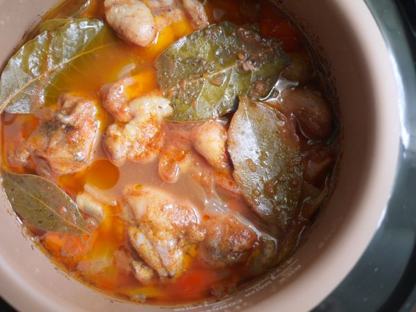 提示聲響起後，盛碗後再加入各人喜好的黑胡椒粉、海塩即完成