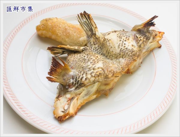 進烤箱用200度，開上下火，烤20分鐘撒上黑胡椒鹽即可！