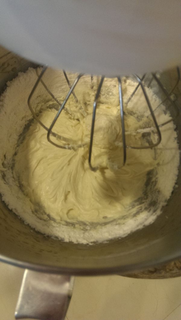 低筋麵粉+鹽巴+小蘇打過篩後加入1