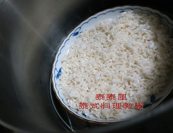 小提醒~糯米泡水3小時.下鍋蒸