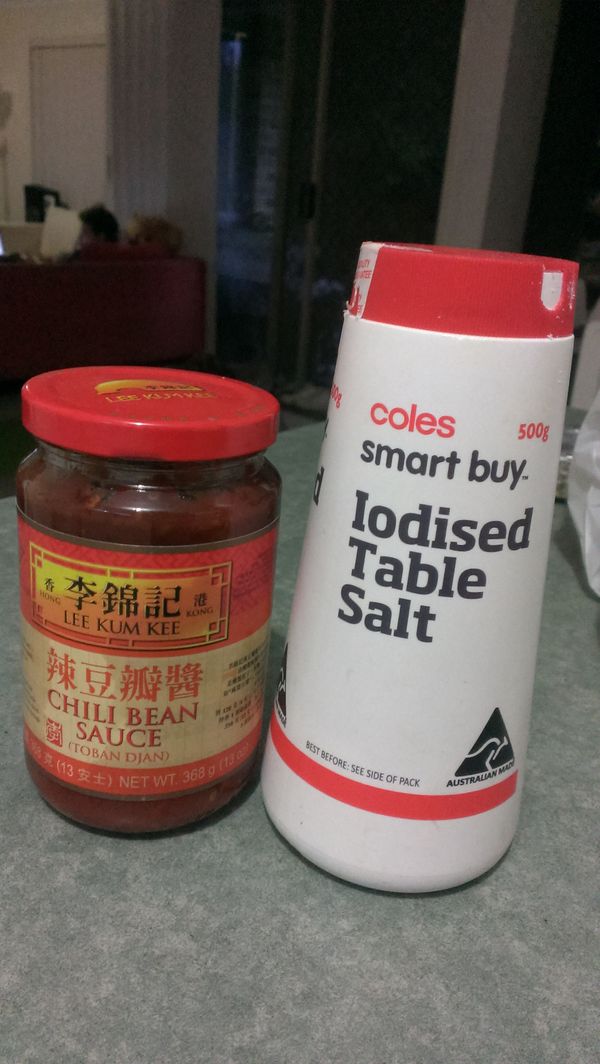 調味，先轉中小火，豆瓣醬及鹽依個人口味調整