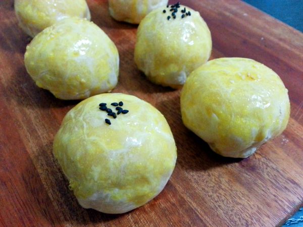 做完餡立刻試烤了一批