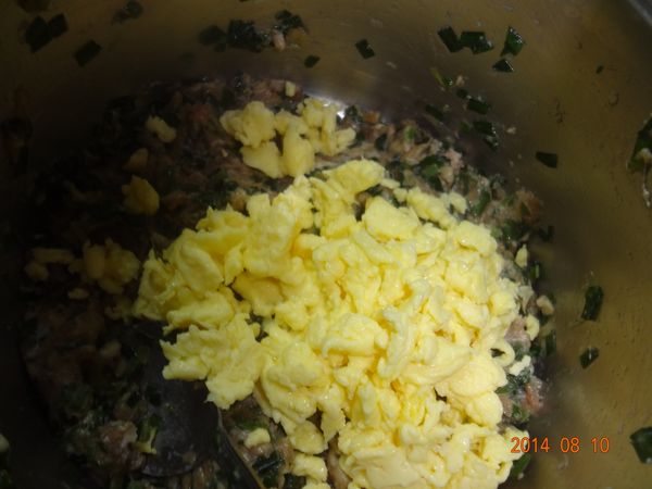 4.蛋打散煎成散蛋刴細