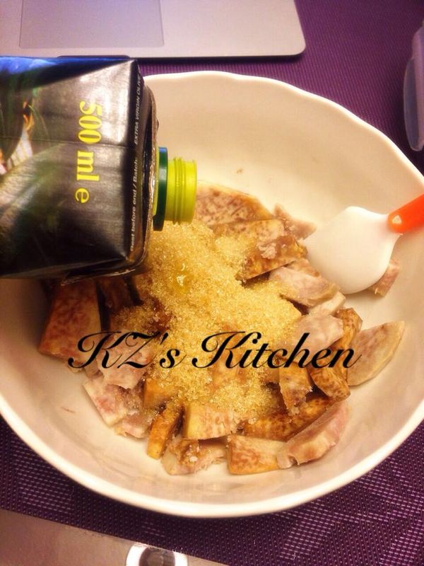 蒸熟後加入糖跟些許的橄欖油