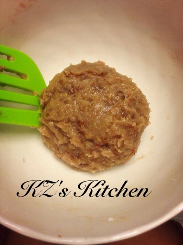 將芋頭壓成泥，想要有顆粒口感就不需要壓的太綿密