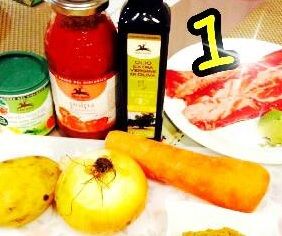 先將牛助條切成3公分塊狀，將紅蘿蔔、洋葱切成丁狀備用。