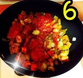 先將鍋子用中小火熱鍋後→倒入有機尼諾冷壓初榨橄欖油→加入洋葱先炒至金黃色後→再加入紅蘿蔔翻炒3分鐘→加入牛肋條翻炒3分鐘→加入咖哩粉翻炒2分鐘→倒入有機尼諾顆粒
   番茄醬、開水、有機尼諾蔬菜調味粉10g、乾燥月桂葉、黃糖翻炒2分鐘後蓋起鍋蓋先滾沸後轉中小火慢燉約40分鐘即可備用。