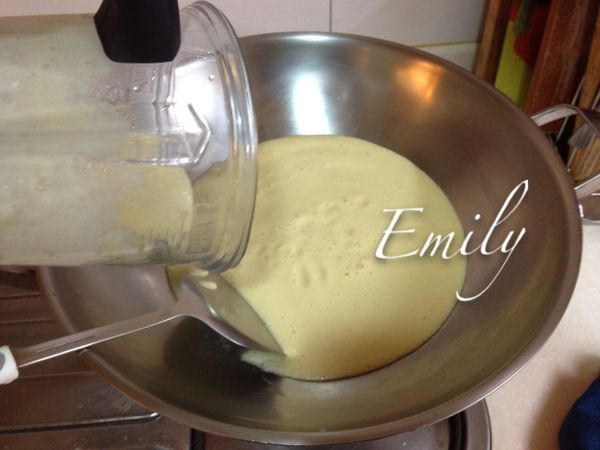 鳳梨果汁加入鍋中