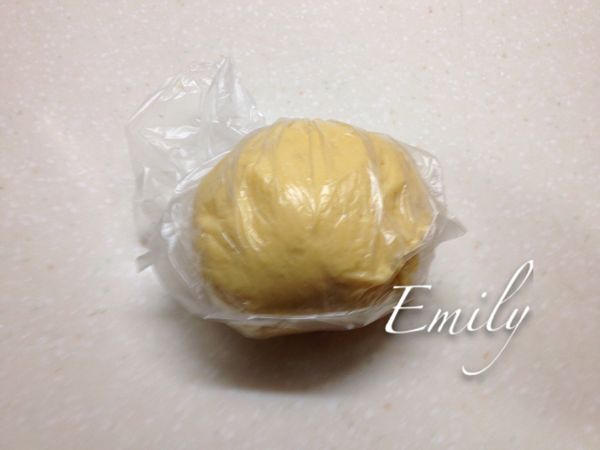 麵糰放入塑膠袋中冷藏3小時