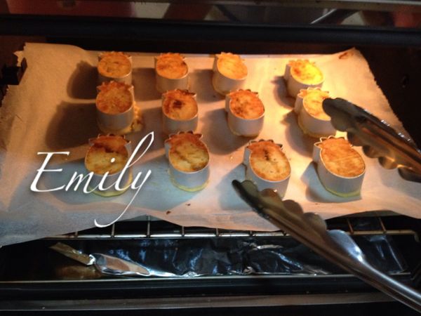 烤至表面成金黃色時翻面，再烤7-8分鐘