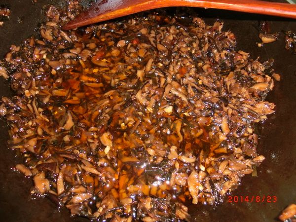 蠔油、辣豆瓣醬、醬油、糖依個人口味適量加入繼續拌炒