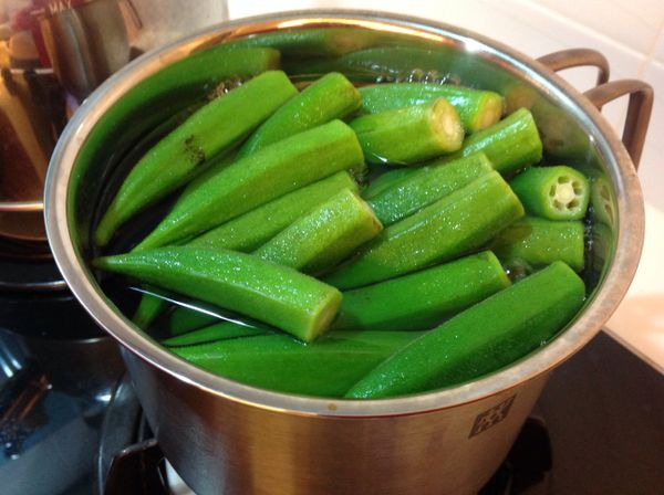 放入滾水中汆燙約1分鐘