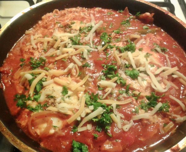 灑上巴西里及車打起司即成！