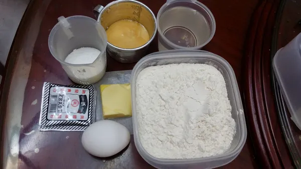 量秤好所需材料，絕對是優雅完成料理的第一步！