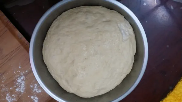 冰隔夜的麵糰漲成原來的2.5倍大小