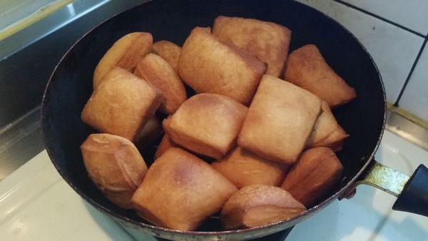 炸好的Beignet冷卻後可存放於密閉保鮮盒中，冰在冰箱保存一個禮拜。要吃時只要微波加熱後再撒上糖粉就可以。