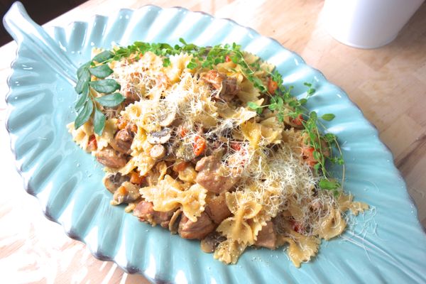 起鍋擺盤後淋上橄欖油或堅果油、灑上現磨起司、黑胡椒,即可起鍋！