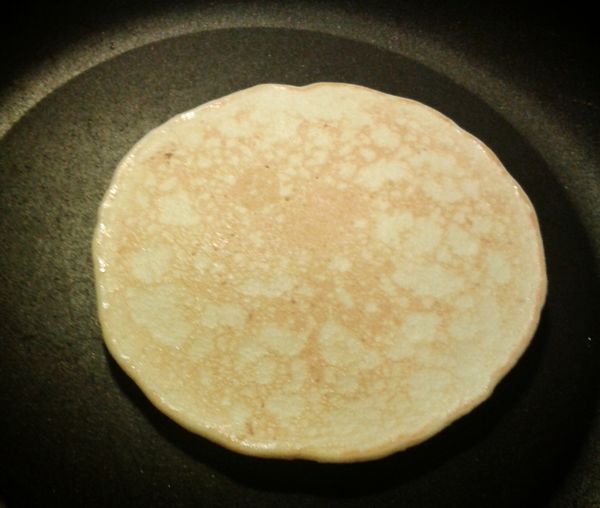 煎至另一邊呈金黃色，加上糖漿，糖霜，香草冰淇淋等享用！