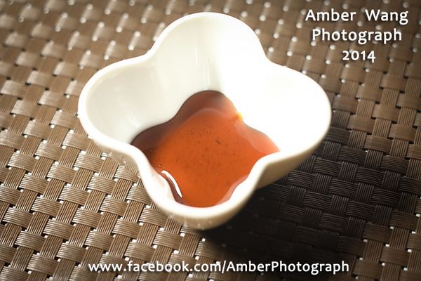 濾除檸檬片，放入可密封容器內，室溫保存。新熬好的糖漿，建議擺放一個月後再使用，讓糖漿熟成，風味會更好。