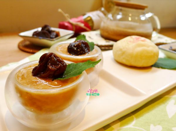 倒入容器裡，杯裡可加放一顆梅子、紫蘇葉，冰涼又解膩的蜂蜜梅子冰砂就完成囉:)