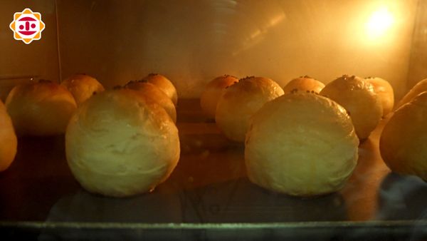 以上火210/200℃烤約25分鐘，使表面上色。