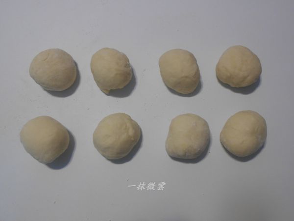 麵糰分成八份
